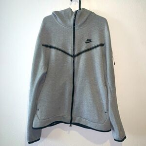 Nike men’s tech fleece Windrunner. Staple sportswear hoodie! VG condition!